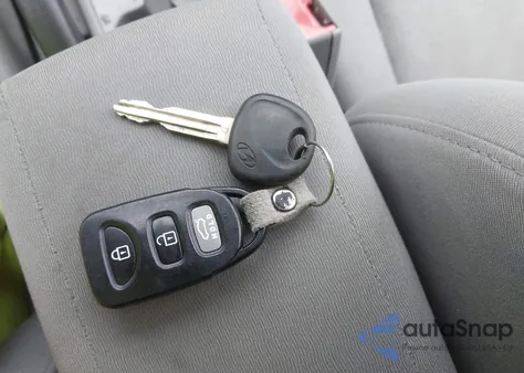 2010 Hyundai Elantra Gls z USA, uszkodzony, nr VIN KMHDU4AD3AU112618